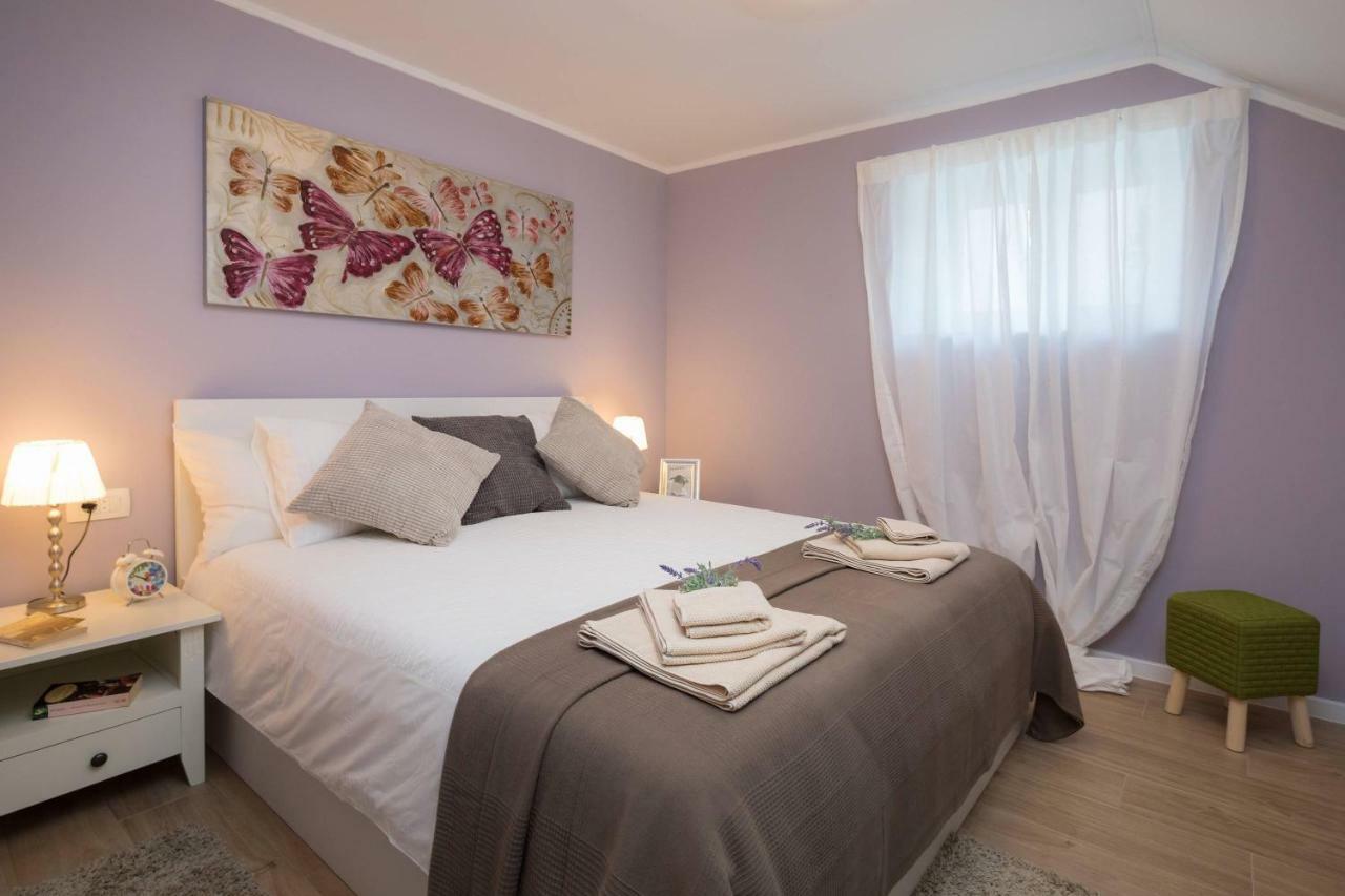 Zlatin Dvor - Apartments For 3, Terrace, Trogir Center, Beach At 5-Min, Bike Friendly Exterior foto